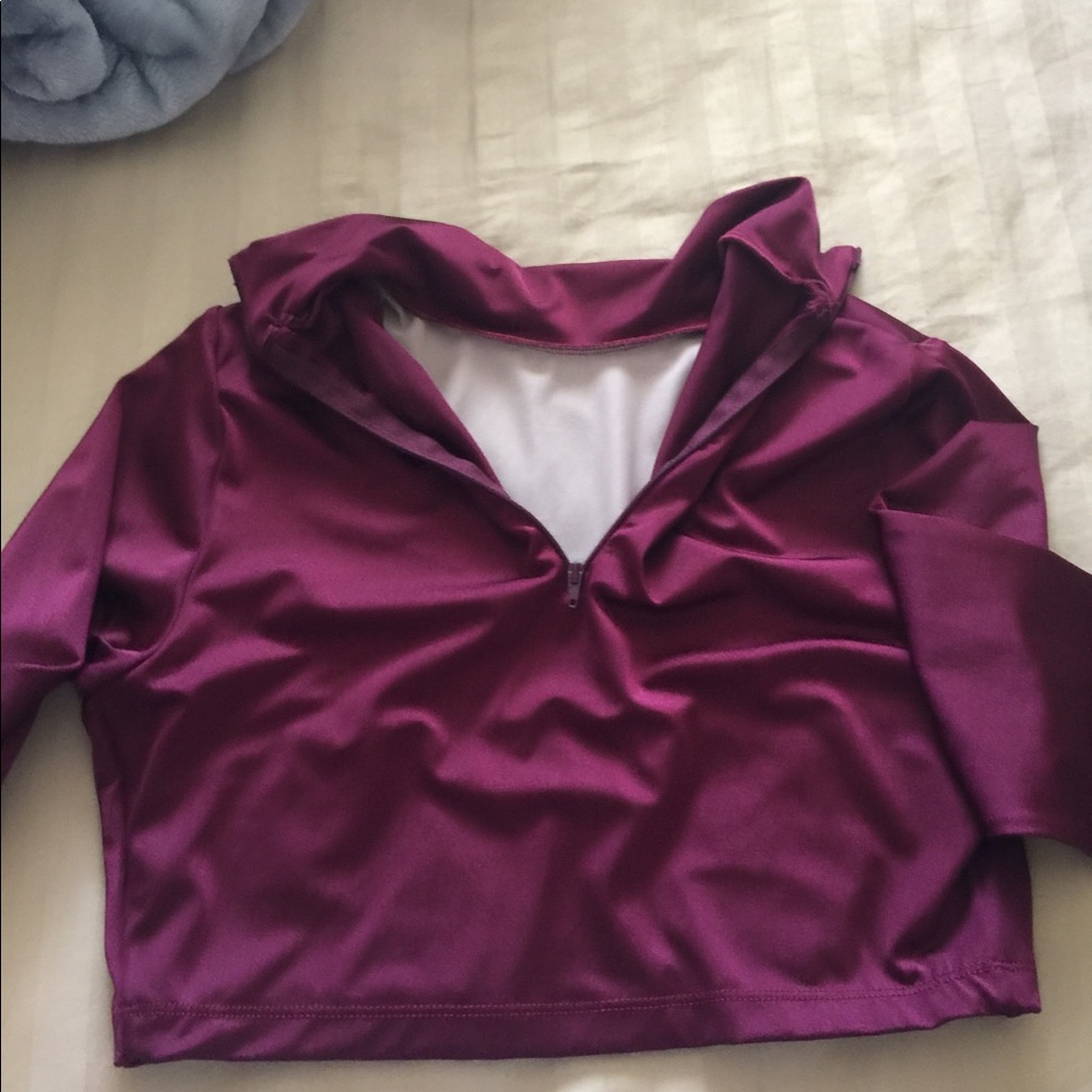 Maroon, stretchy cropped zip up pull over - Picture 3 of 3